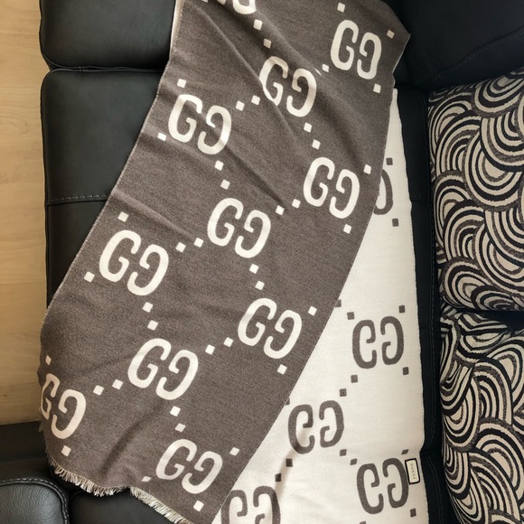 Gucci Scarf - Picture 1 of 1